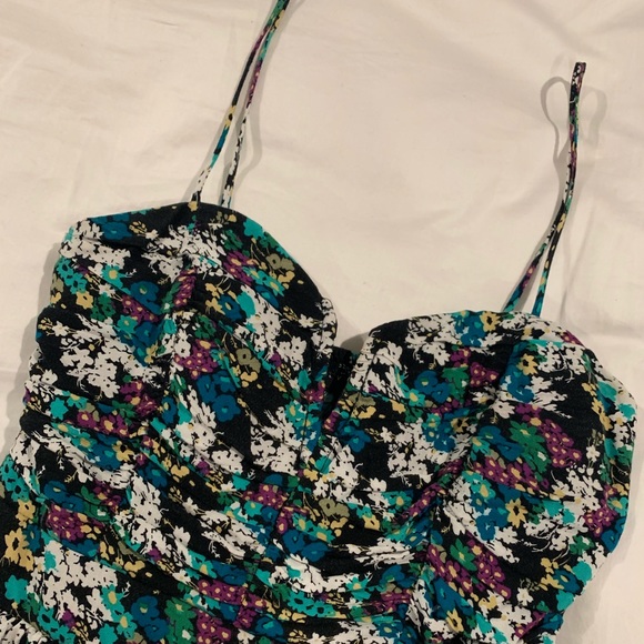 Juniors/Women’s Dress - Picture 2 of 4